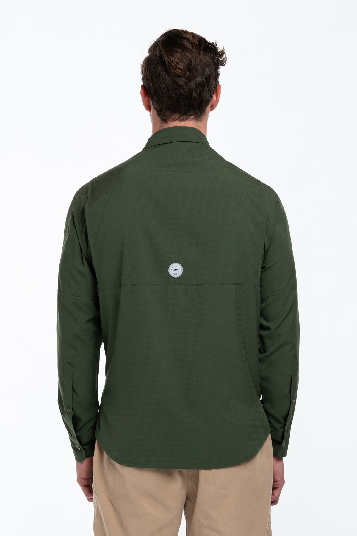 Camisa Tipo Pescador Hombre Manga Larga Color Verde Olivo Fort Lauder espalda