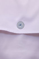 Blusa Blanca tipo Pescador Manga Corta Color Blanco marca Fort Lauder acercamiento espalda