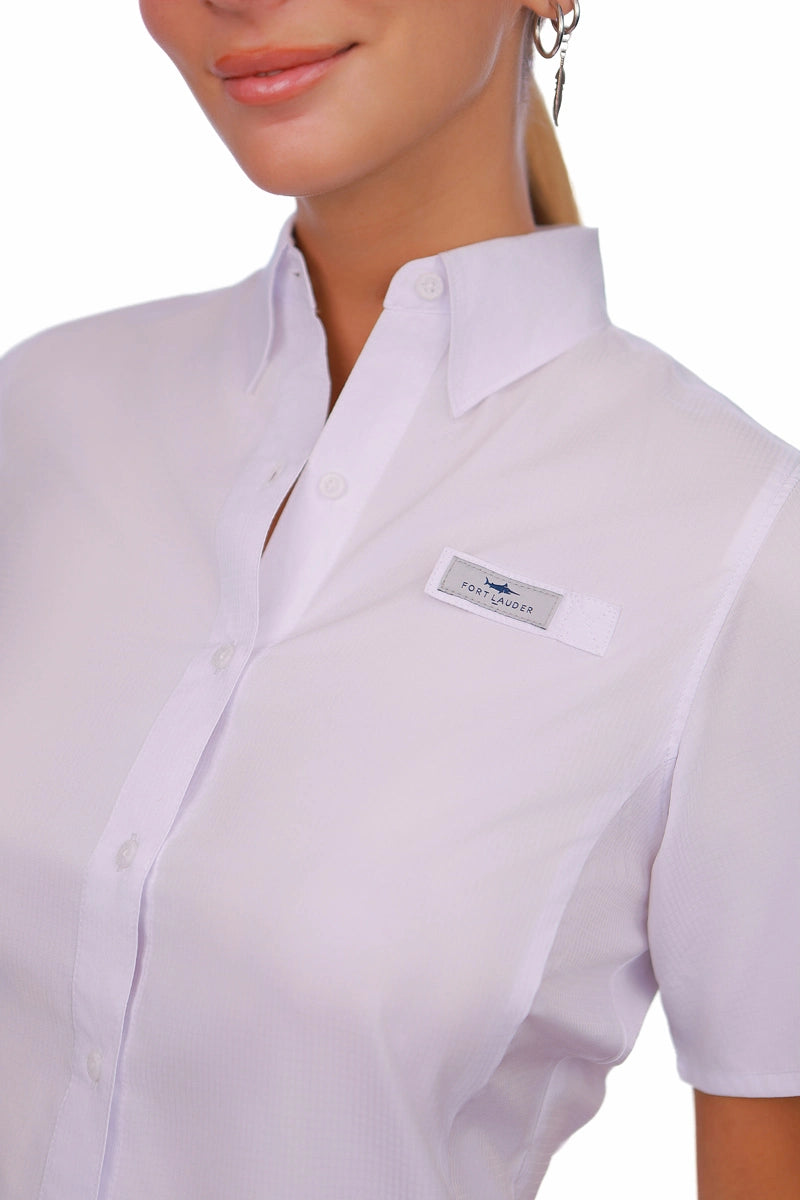 Blusa Blanca tipo Pescador Manga Corta Color Blanco marca Fort Lauder acercamiento frente