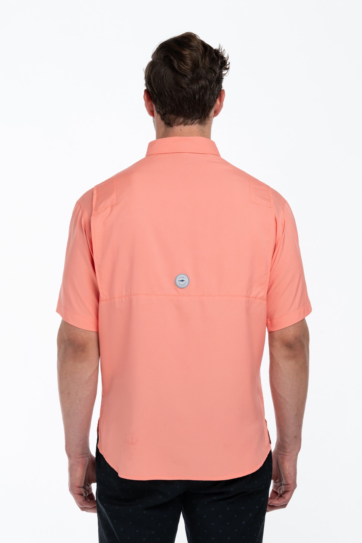 Camisa Tipo Pescador Hombre Manga Corta Color Salmón Fort Lauder espalda